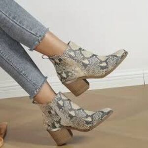 Lucky Brand Beige and Gray Ankle Booties